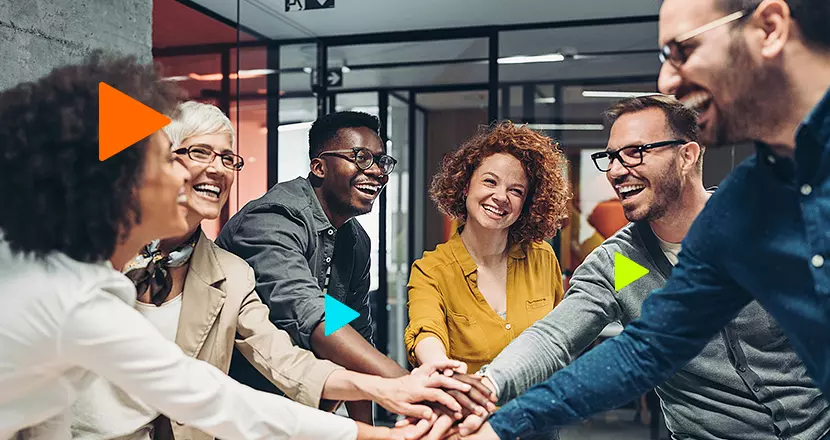 Pessoas fazendo trabalho em equipe