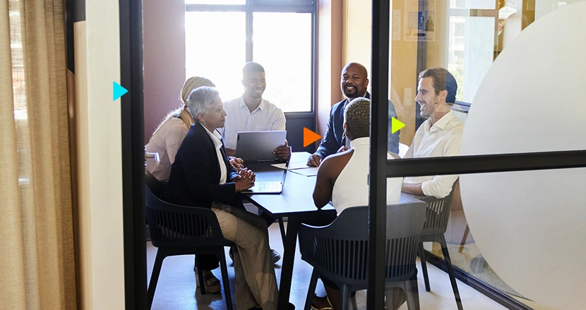 empreendedores conversando sobre a reforma tributária no simples nacional